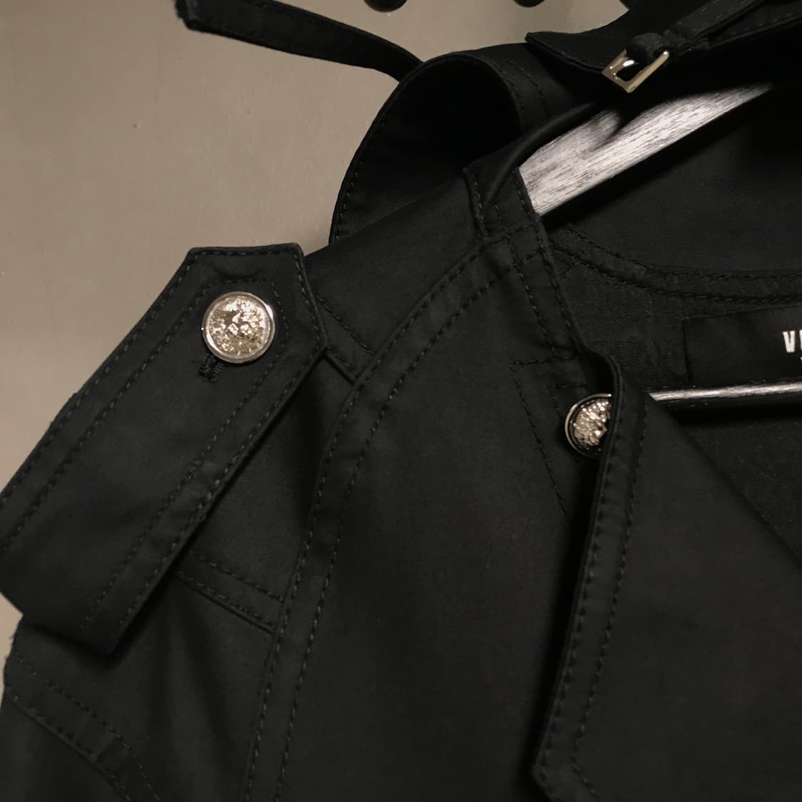 베르사체 베르수스 후드 코트 블랙 40(W) 상품이미지5
