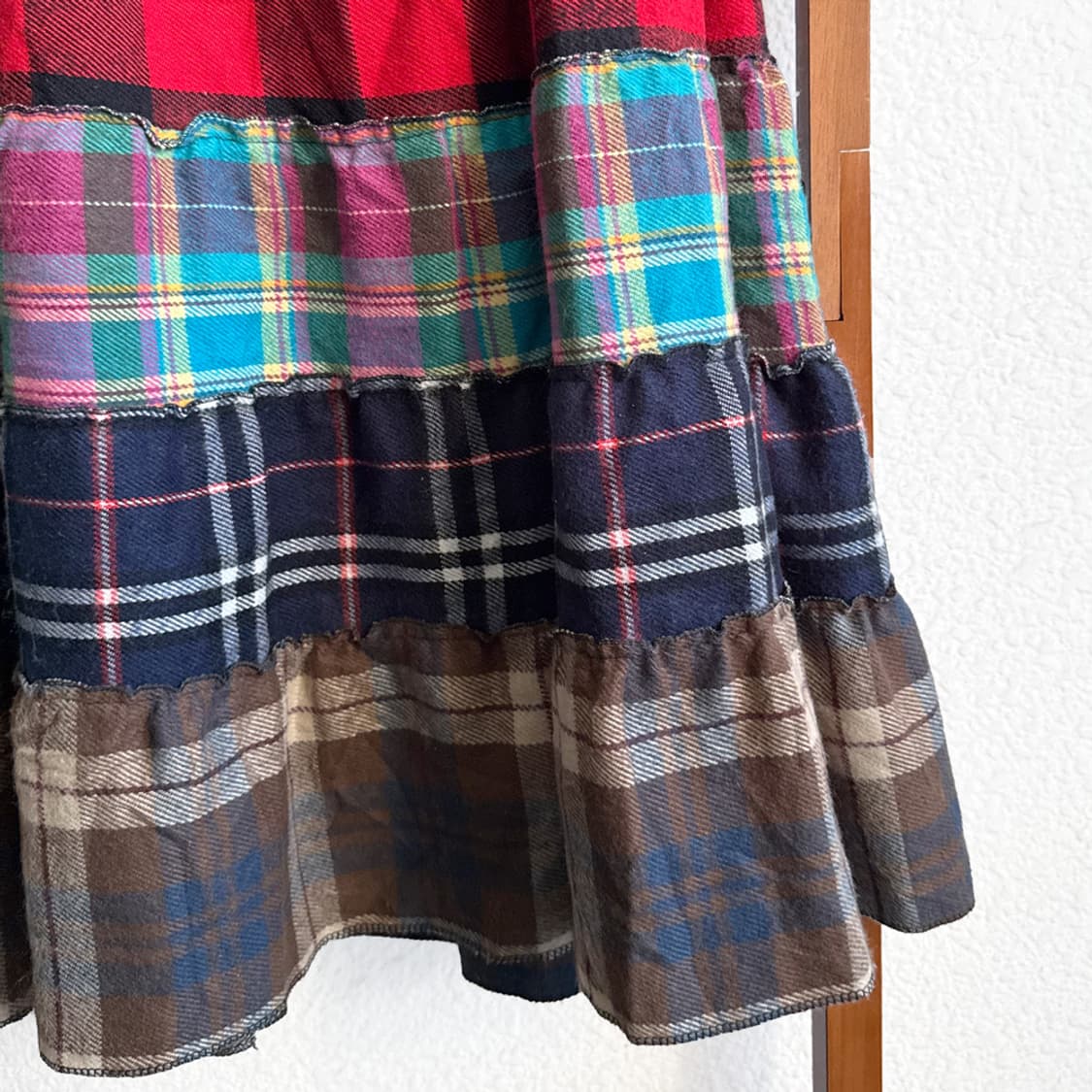 벽난로 앞 체크 패치 스커트  상품이미지6