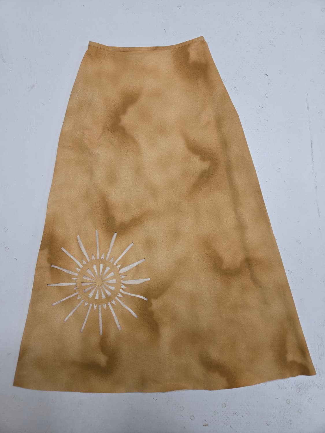 플랜테이션 스웨이드롱 스커트 썬 컷아웃 이세이미야케 상품이미지1