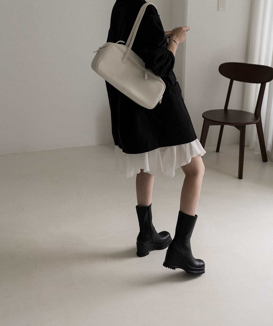 뉴모즈 유니크 미디 통굽 플랫폼 앵클부츠 8.5cm 235 상품이미지1