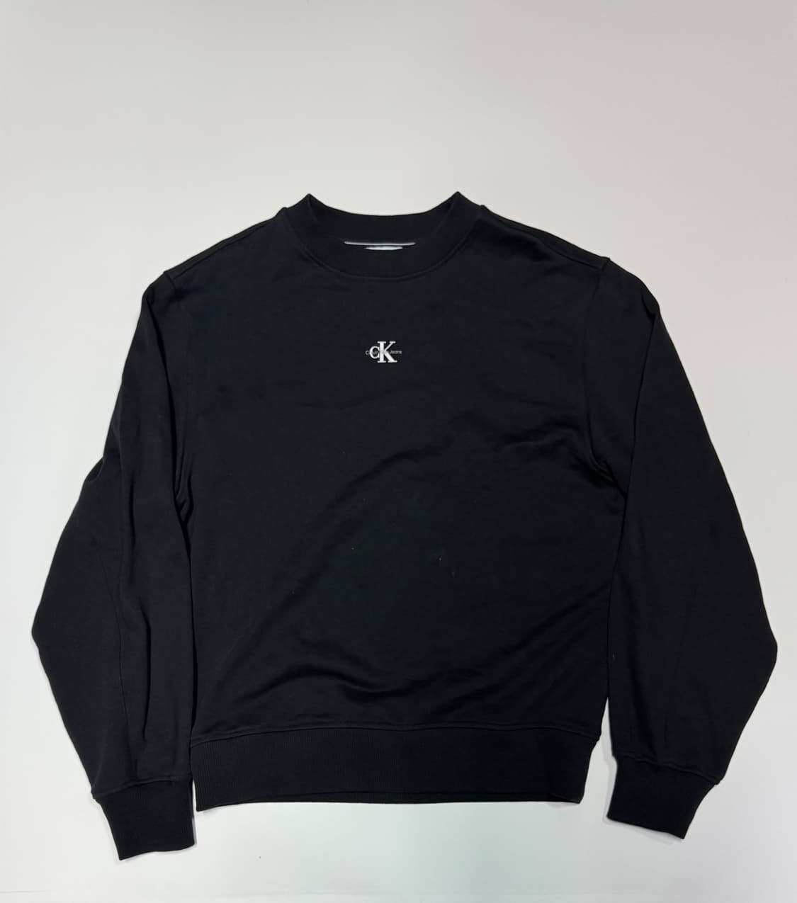 캘빈클라인 진 미니멀 샌터 로고 스웻 맨투맨 블랙 상품이미지1