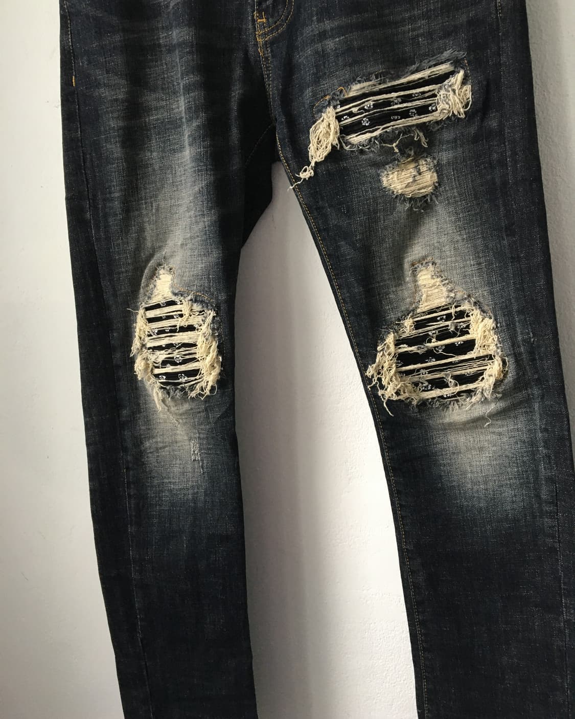 amiri Damage point denim pants 상품이미지4