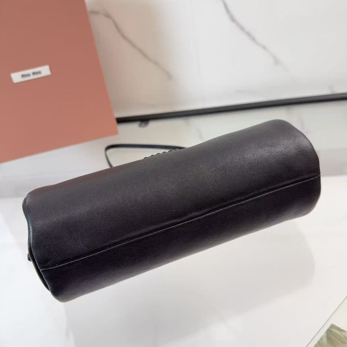 미우 미우 나파 레더 미니 파우치 상품이미지8