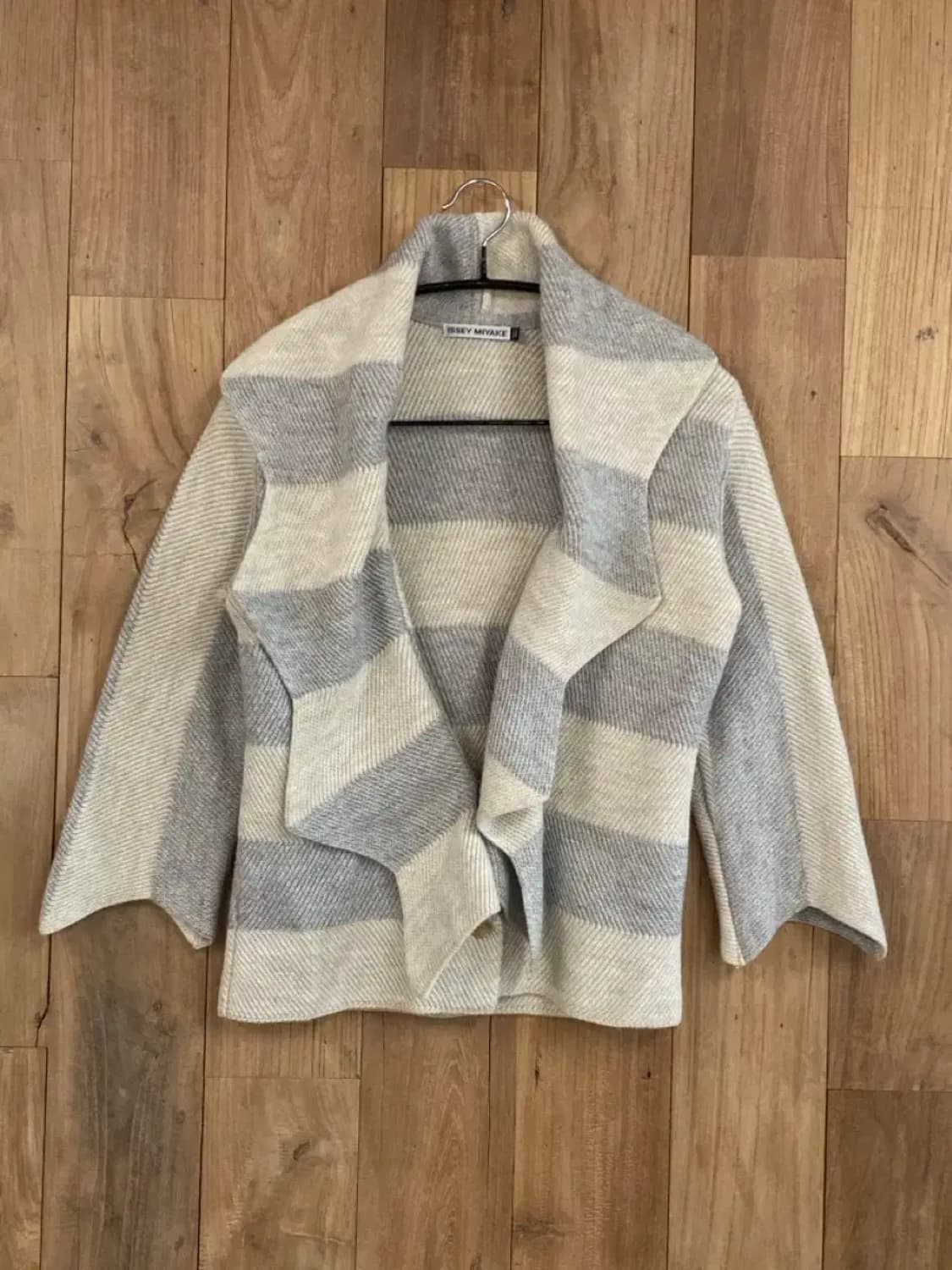 이세이 미야케 스트라이프 가디건 (B0090) 상품이미지1