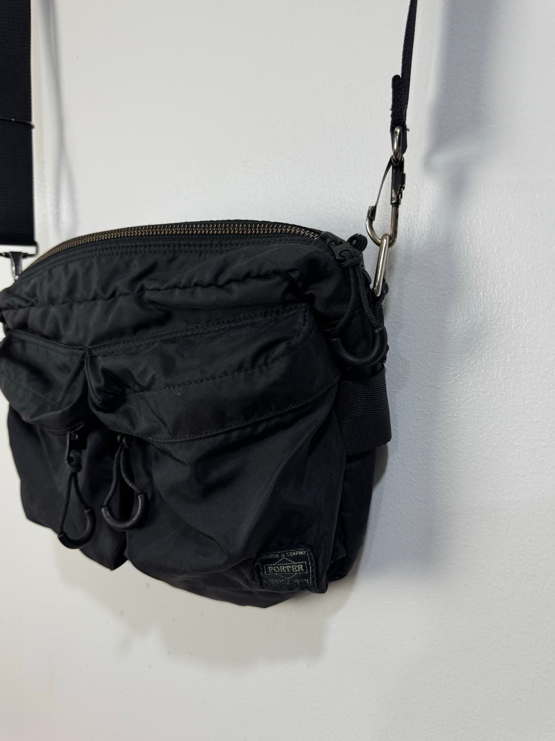 요시다포터 포스라인 크로스백 M 사이즈  상품이미지3