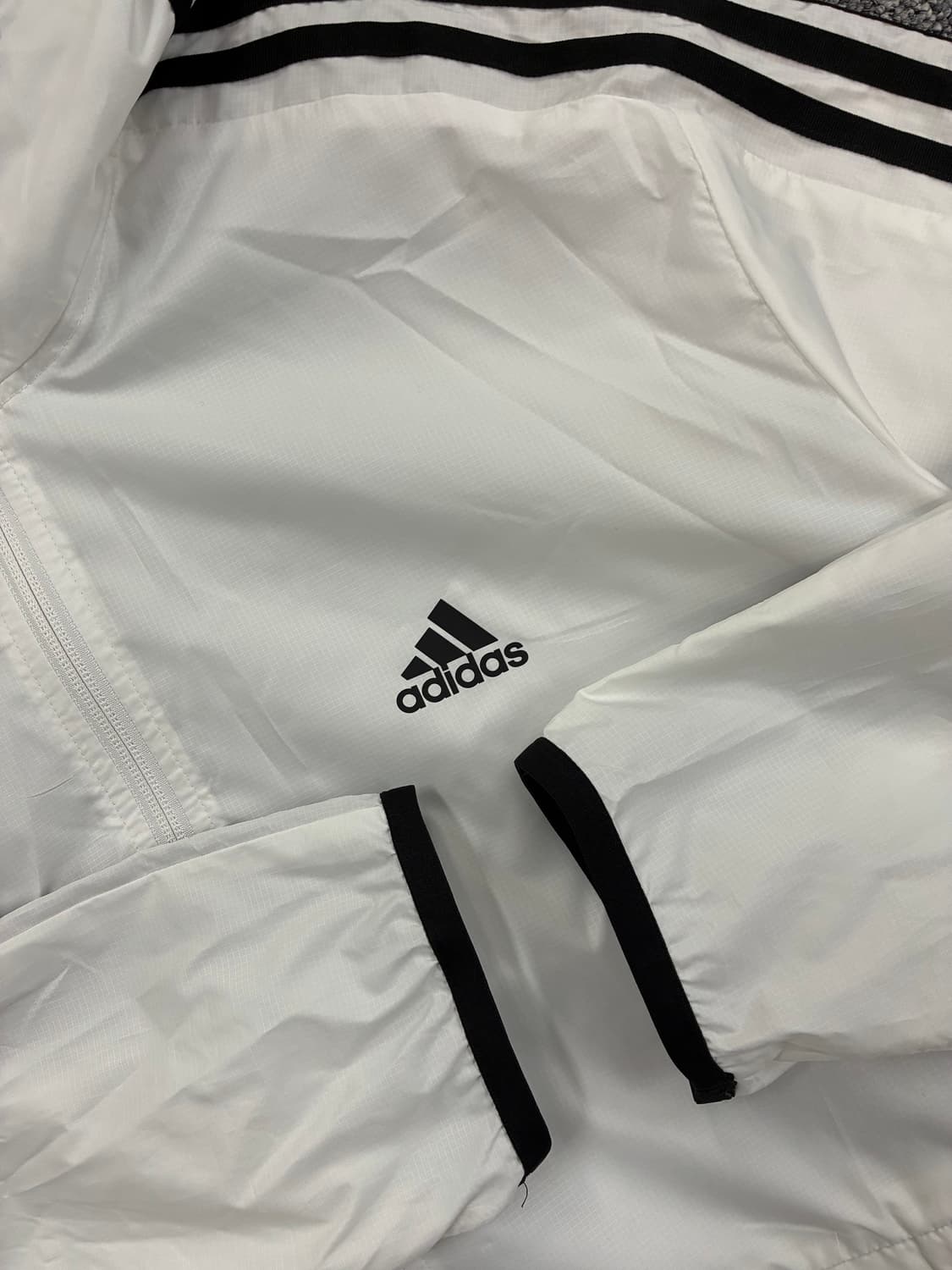 아디다스 화이트 바람막이 XL 상품이미지6