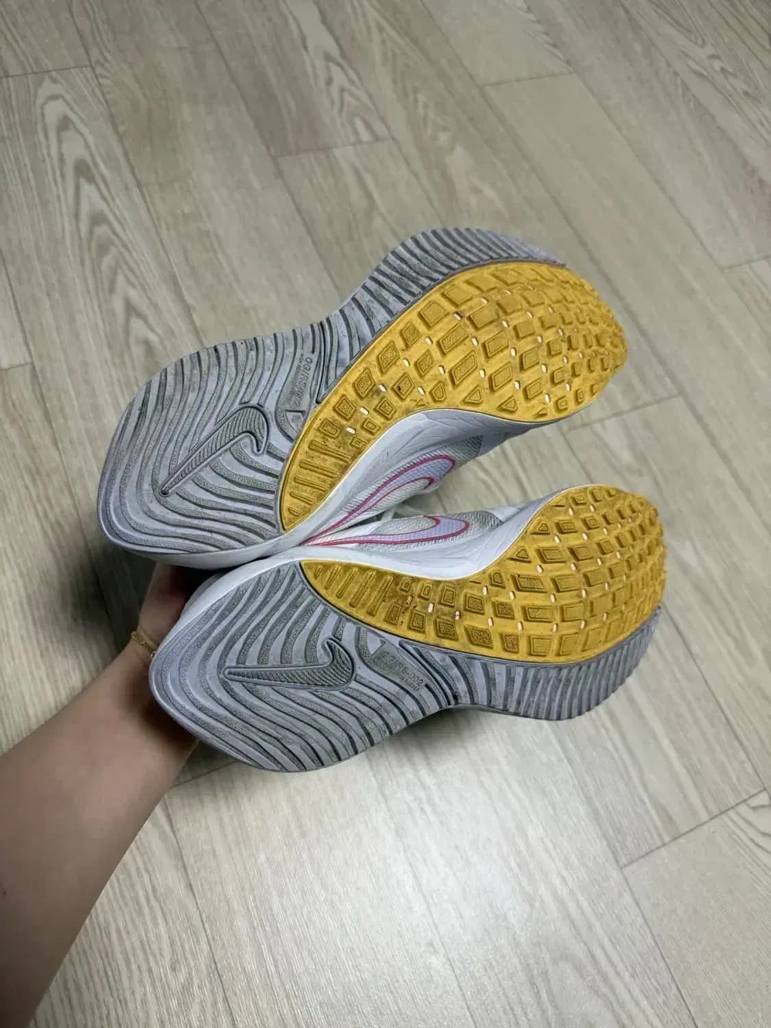 (230) 나이키 여성 운동화 줌 보메로 16 상품이미지7