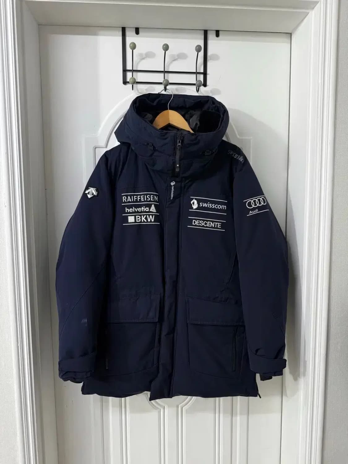 100사이즈 남성 데상트 아우디 스위스 스키팀 패딩 상품이미지1