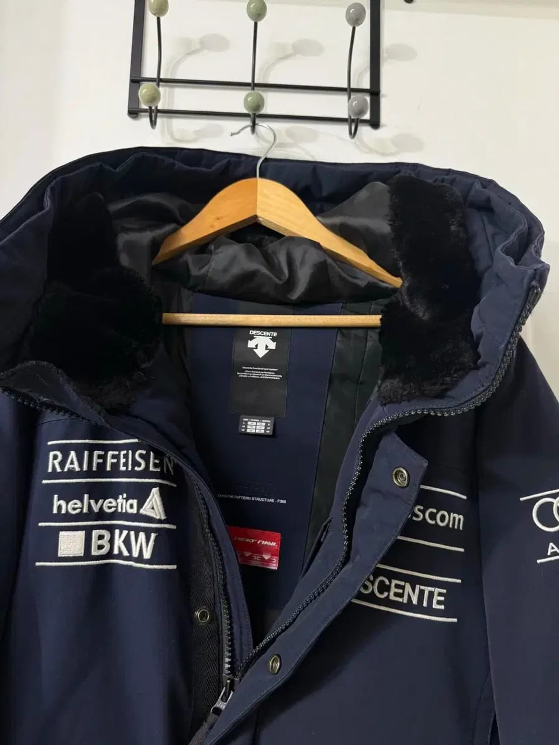 100사이즈 남성 데상트 아우디 스위스 스키팀 패딩 상품이미지5