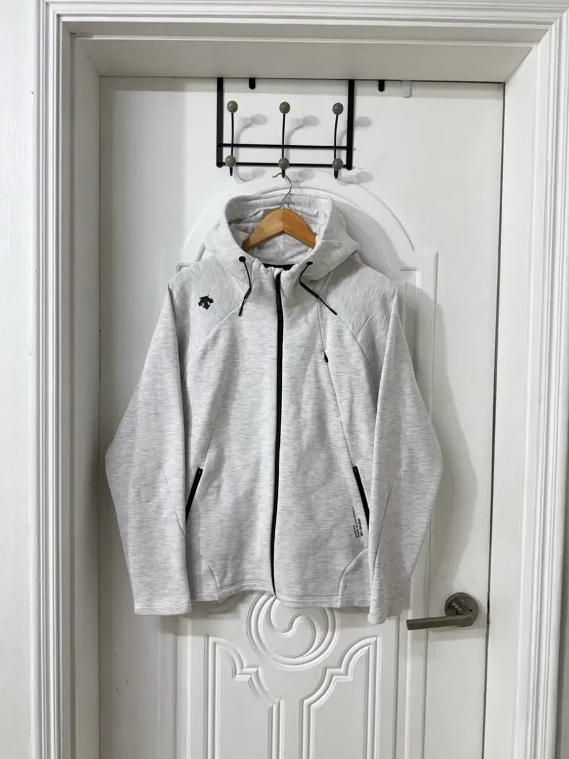 100사이즈 남성 데상트 슬림핏 후드집업 상품이미지1