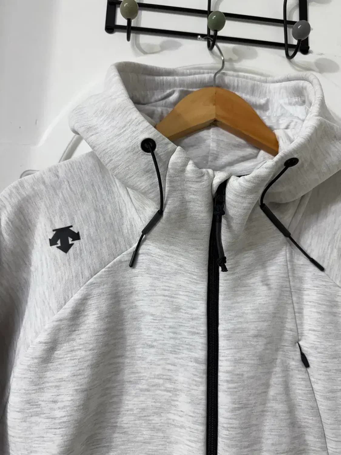 100사이즈 남성 데상트 슬림핏 후드집업 상품이미지2