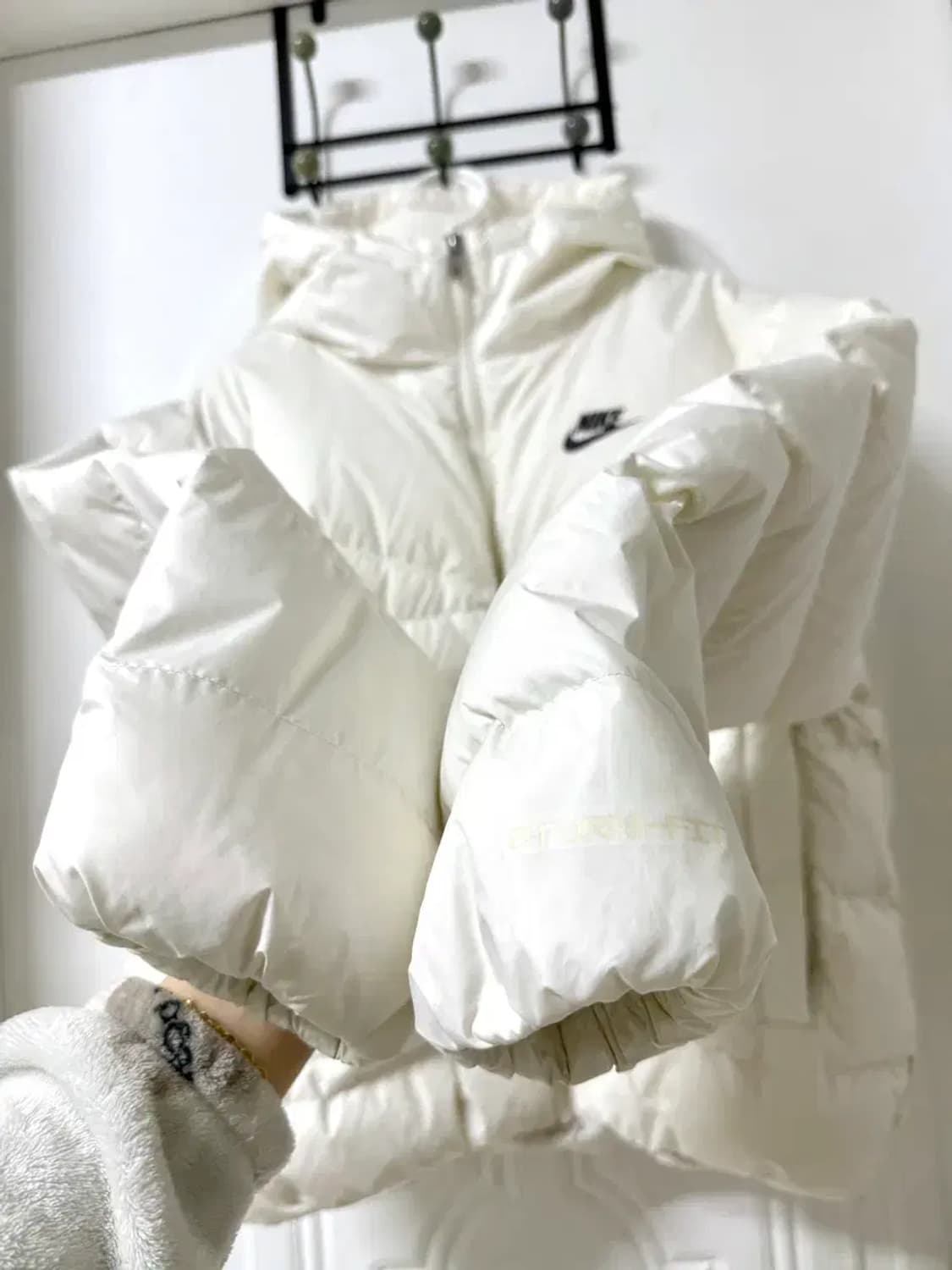 85 m사이즈 여성 나이키 스톰핏 화이트 숏패딩 상품이미지3