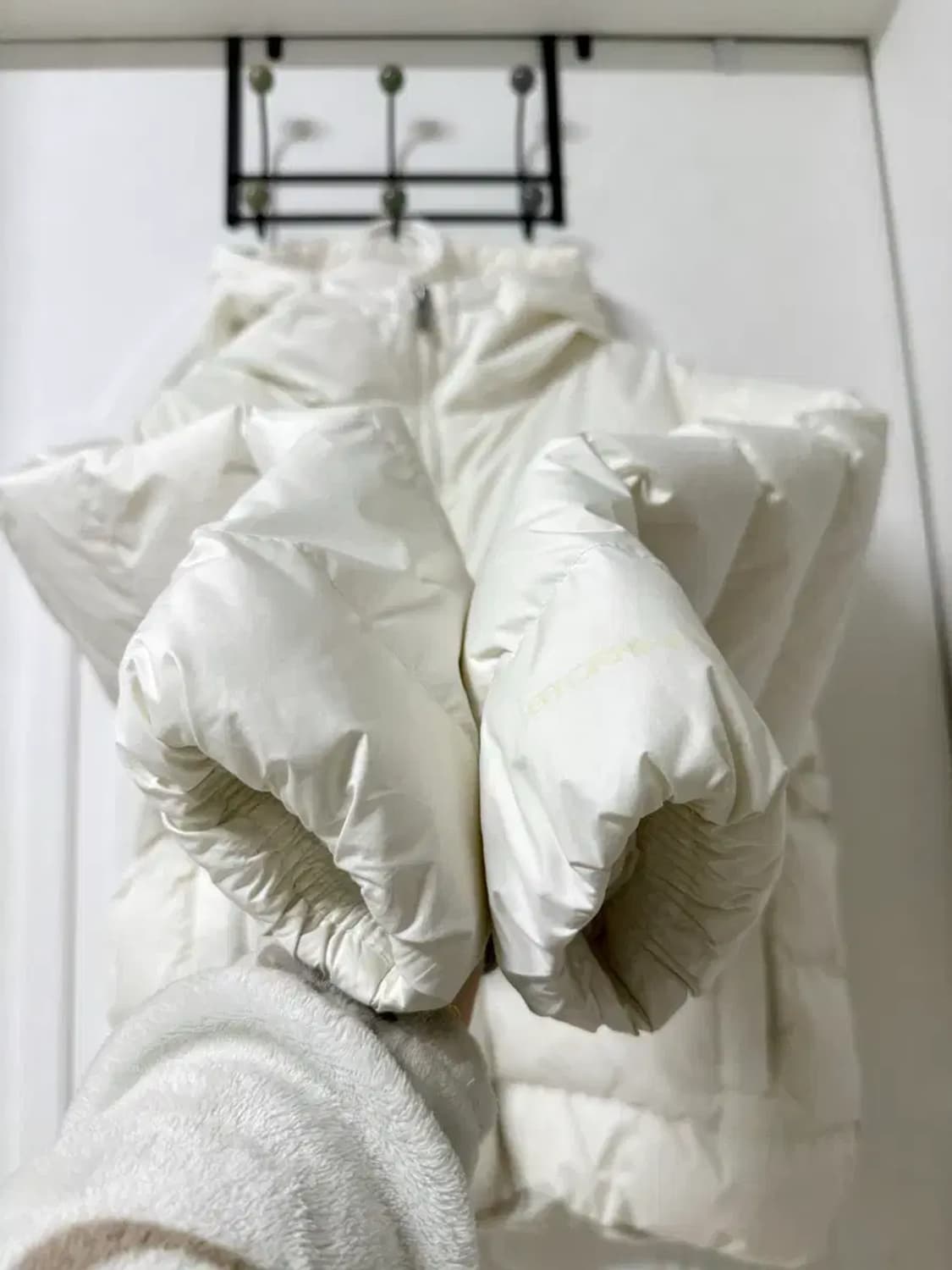 85 m사이즈 여성 나이키 스톰핏 화이트 숏패딩 상품이미지4