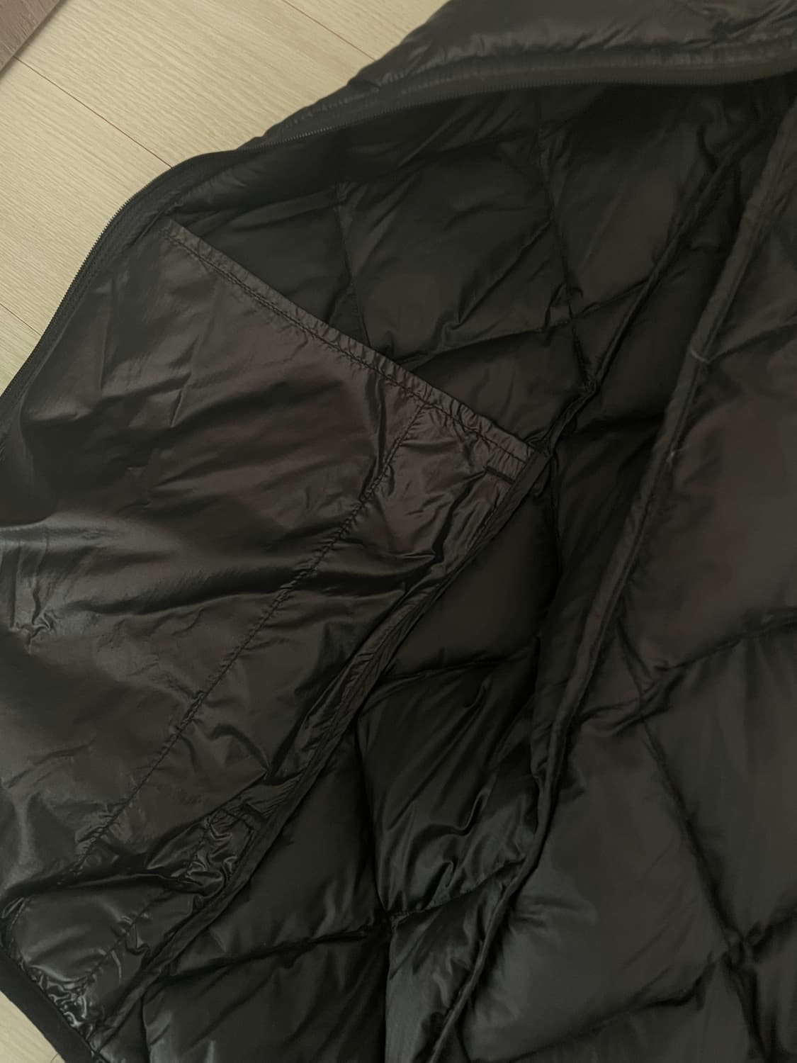 디스이즈네버댓 울트라라이트다운 경량패딩 블랙(S) 상품이미지4