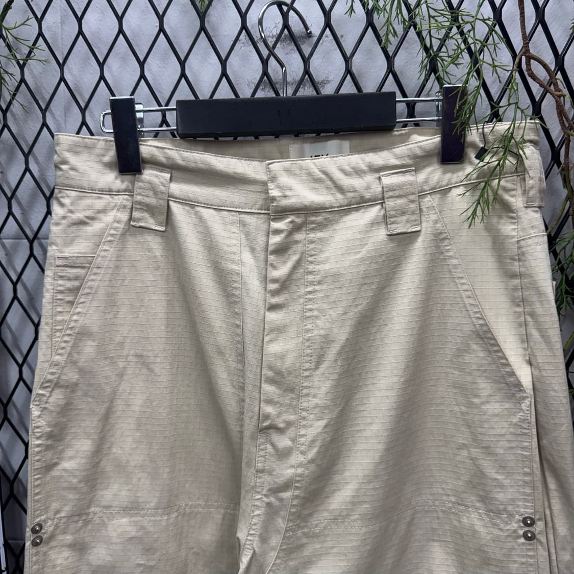이에이 더블니 나일론 카펜터 팬츠 크림 상품이미지3