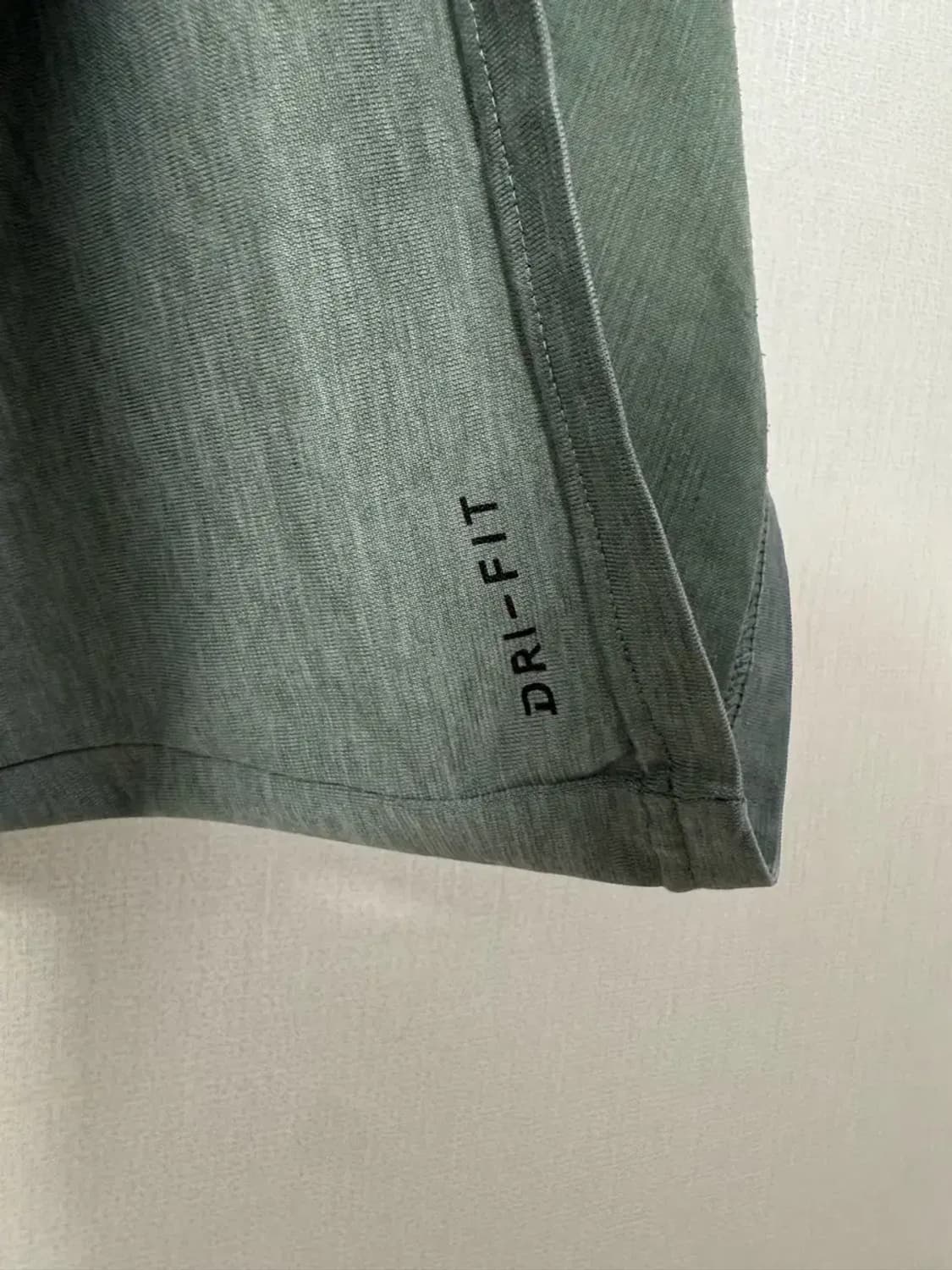 남성 100 / 나이키 드라이핏 기능성 반팔티 상품이미지4