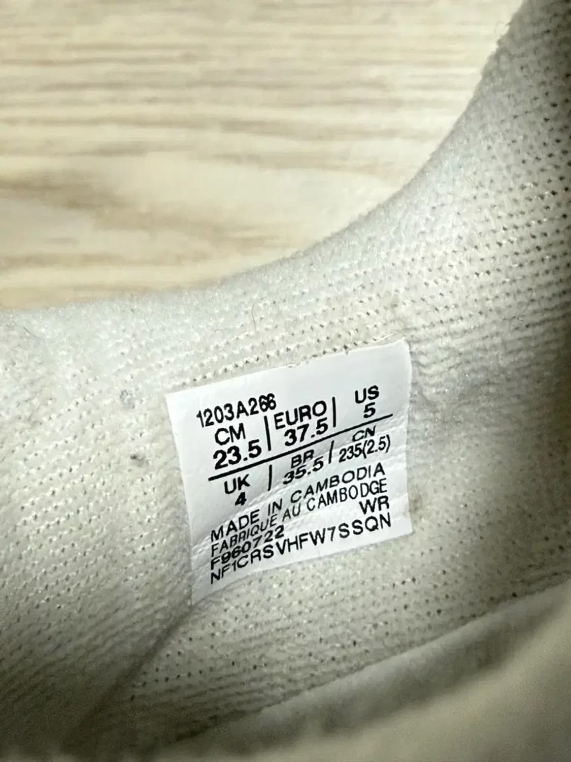 235 / 아식스 젤 1090 v2 크림 상품이미지10