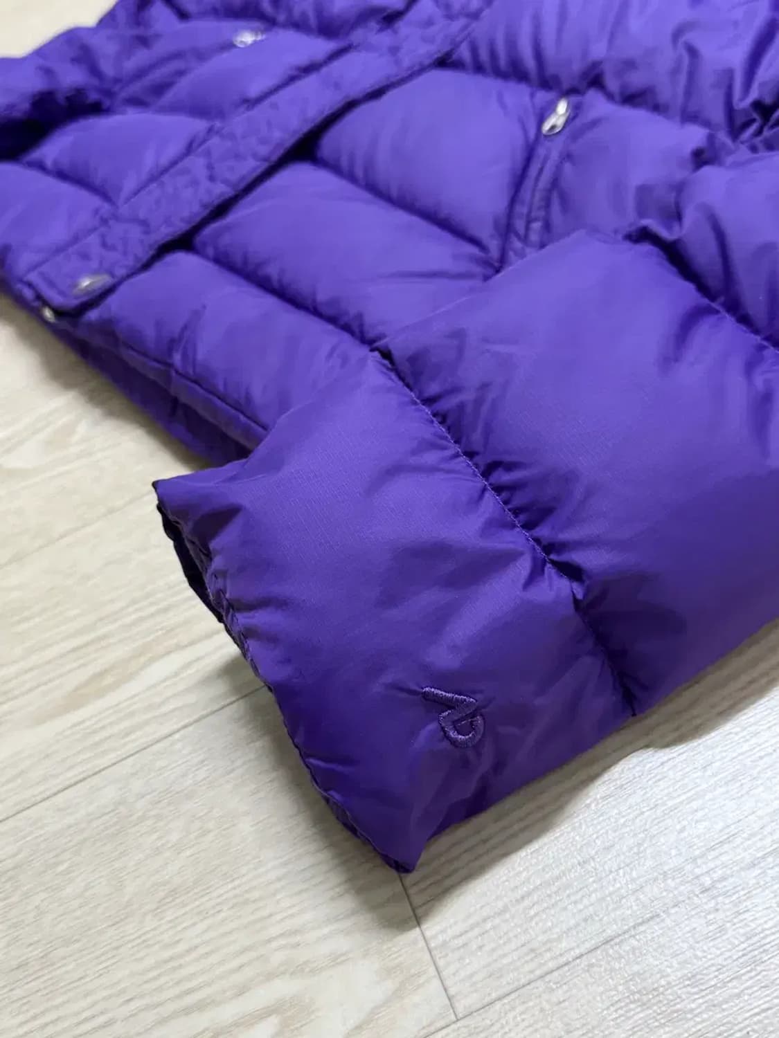 여성 85 / 나이키 퍼플 덕다운 숏패딩 상품이미지4