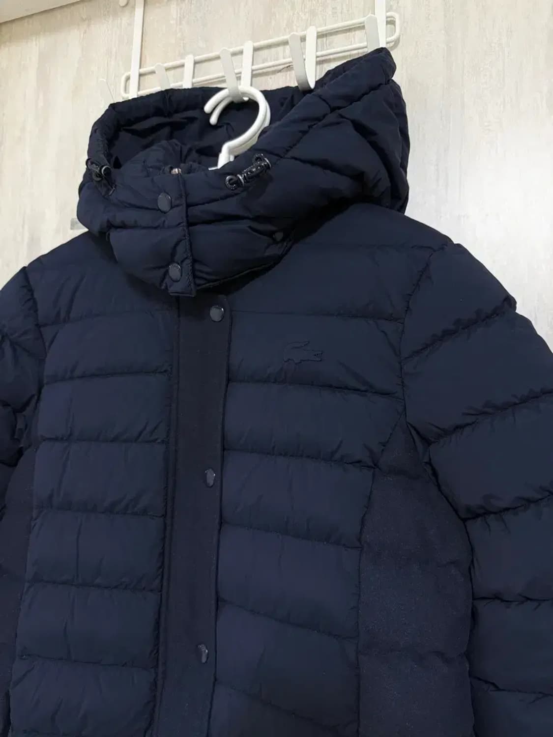 여성 34 (90) / 라코스테 구스다운 중기장 패딩 점퍼 다크네이비 상품이미지3