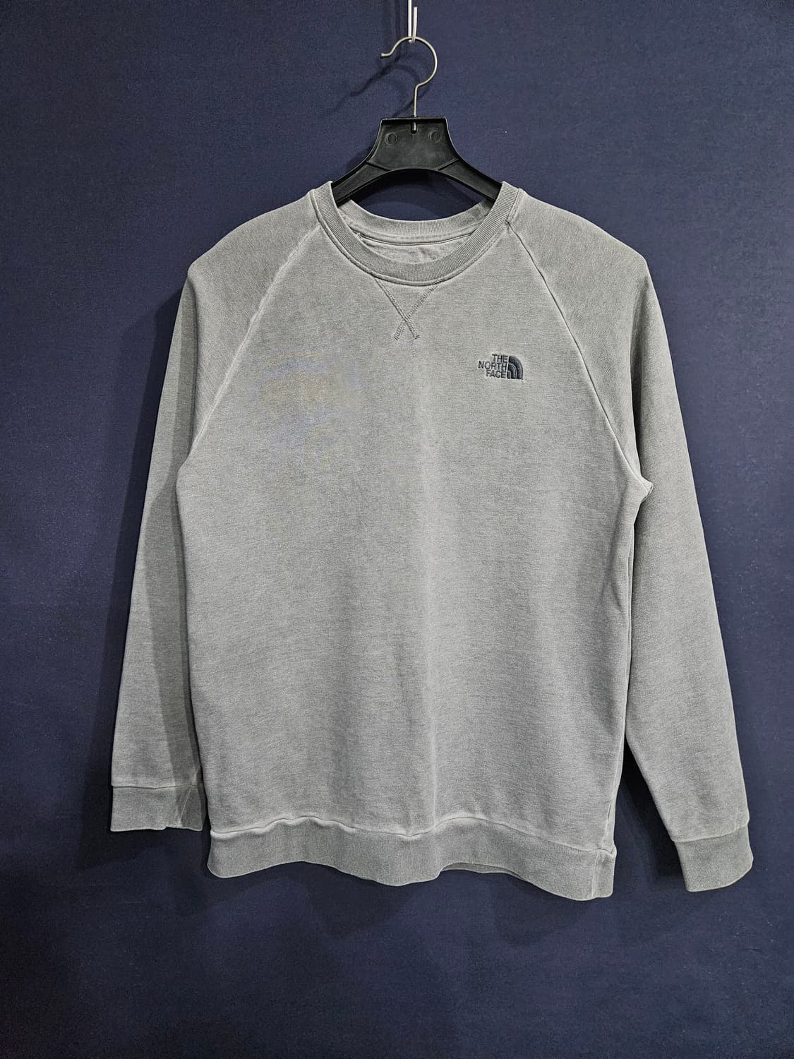 노스페이스 그레이컬러 남성 105 맨투맨  상품이미지1