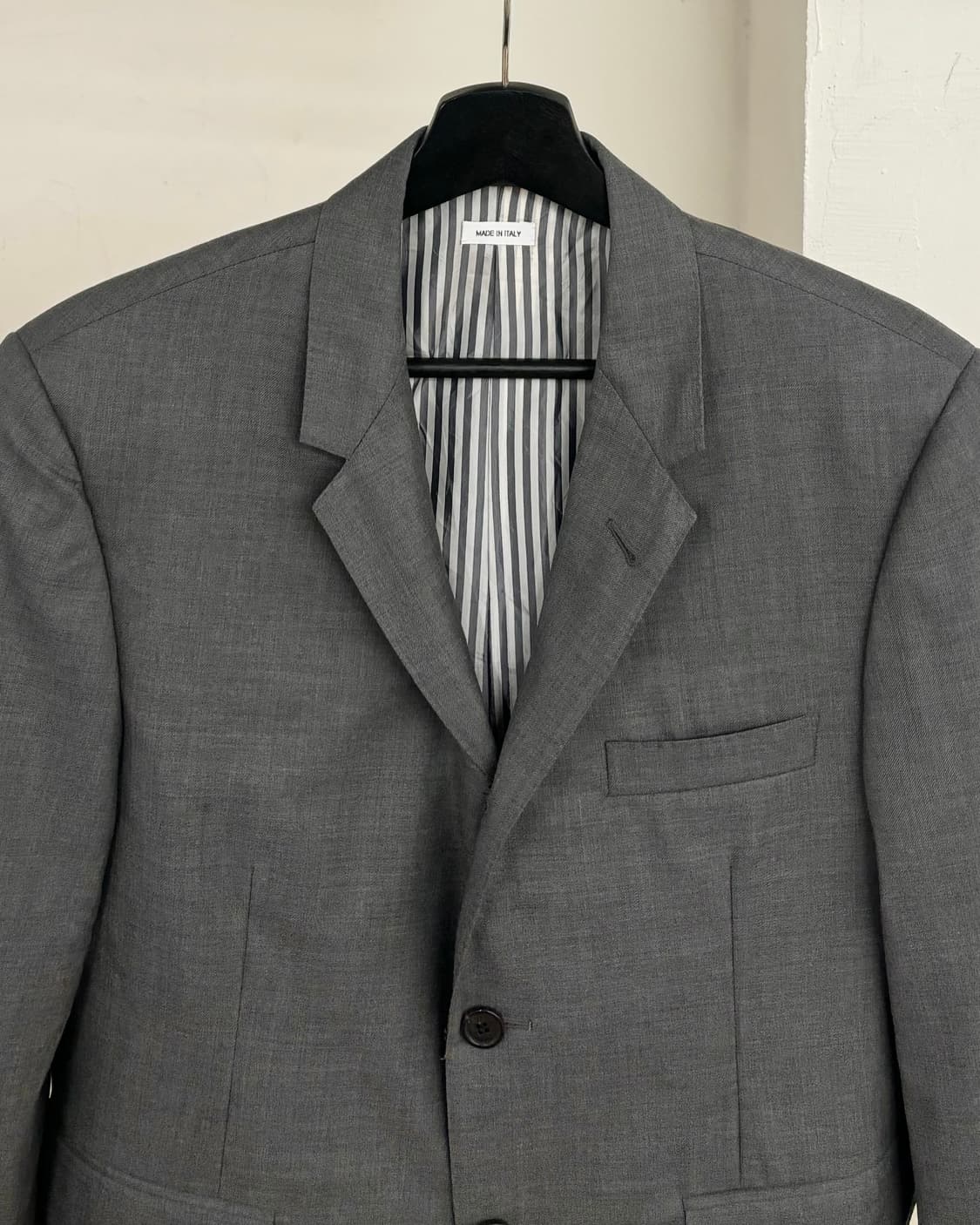 톰 브라운 그레이 노치드 라펠 블레이저 자켓 상품이미지2