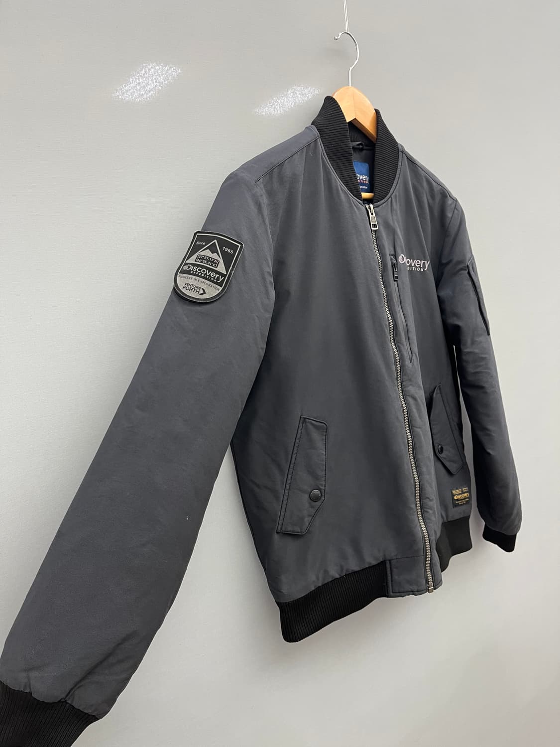 디스커버리 봄버 자켓 상품이미지2