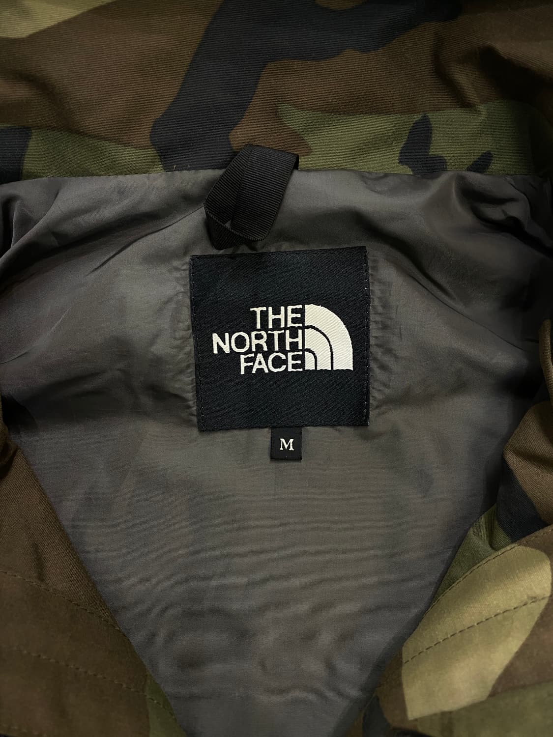 TNF 카모플라쥬 마운틴자켓 상품이미지4
