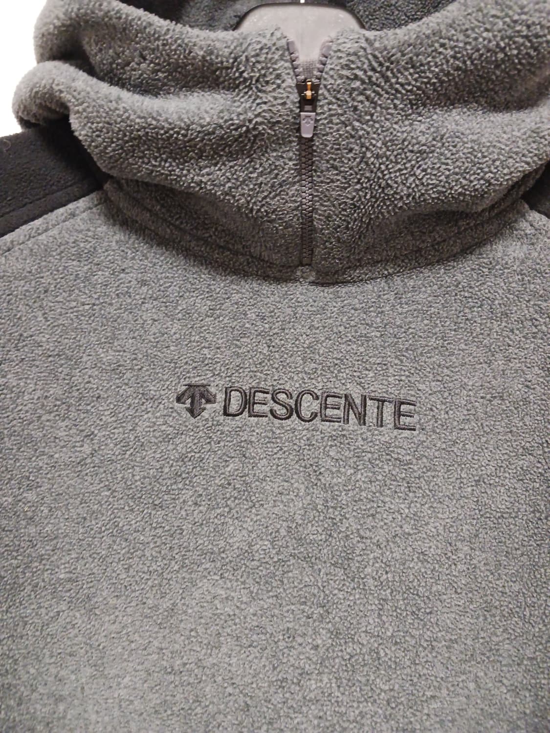 데상트 플리스후드 상품이미지2