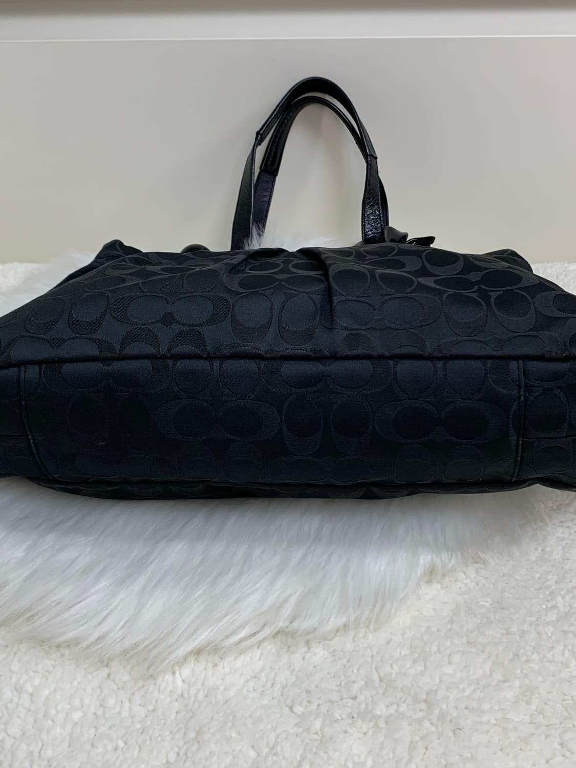 코치 시그니처 블랙 숄더백 상품이미지5