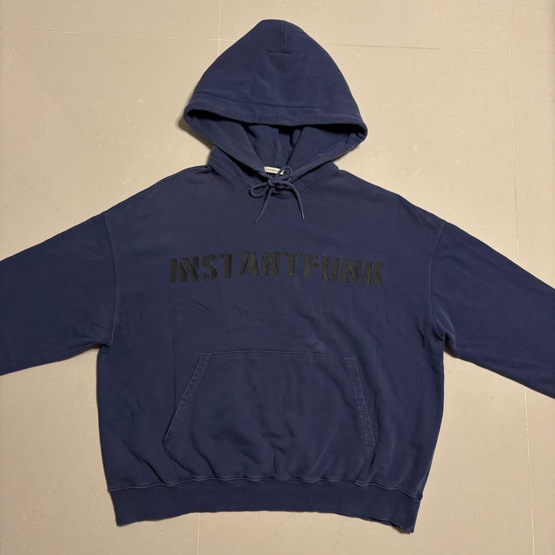 정품 인스턴트펑크 피그먼트 네이비 빅로고 오버핏 후드티 상품이미지4