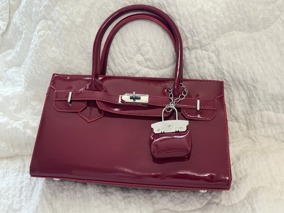 택포)새상품)스퀘어 에나멜 도트백 크로스백 상품이미지6