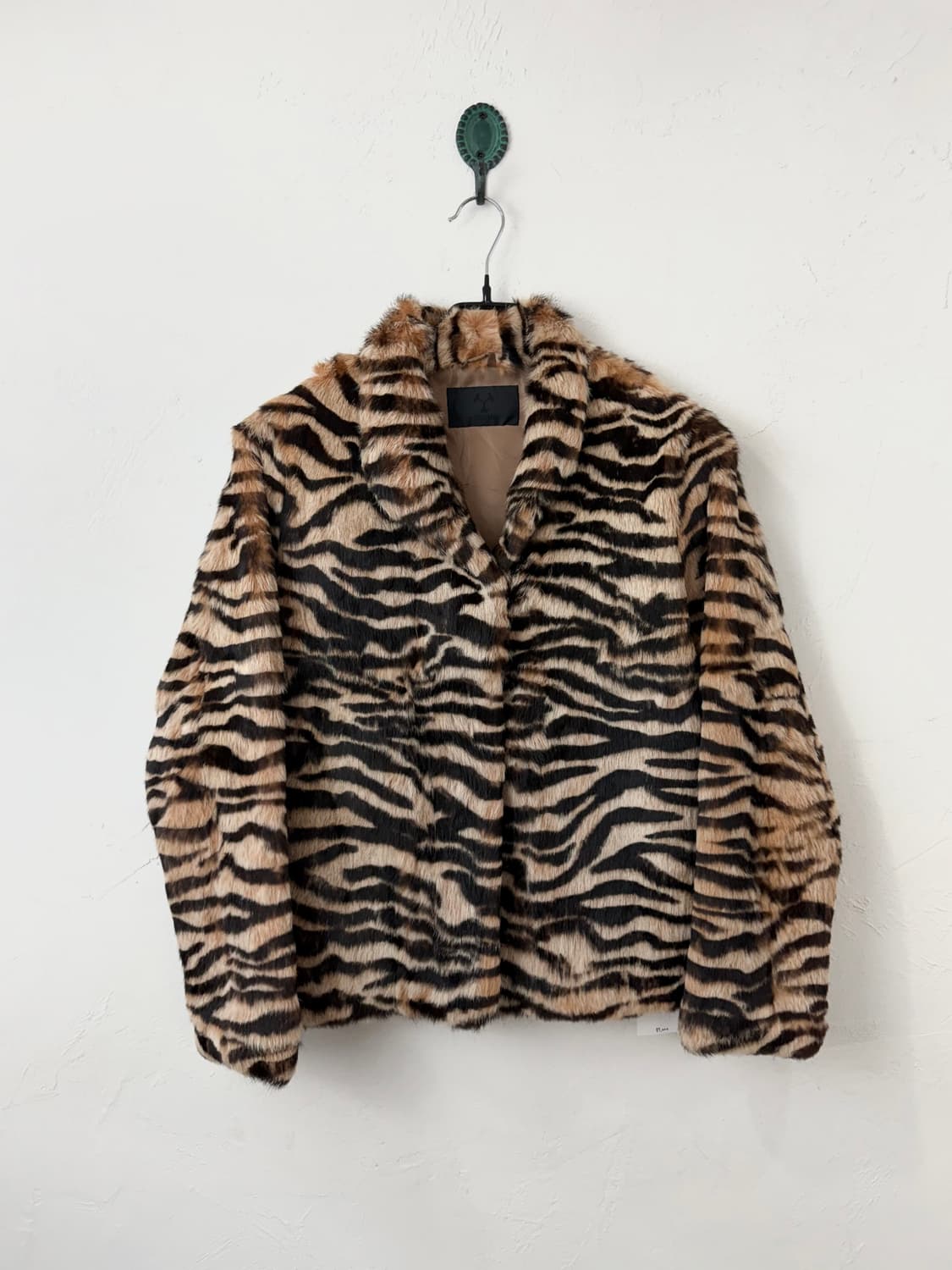 YEEMI 타이거 패턴 래빗퍼 자켓 상품이미지1