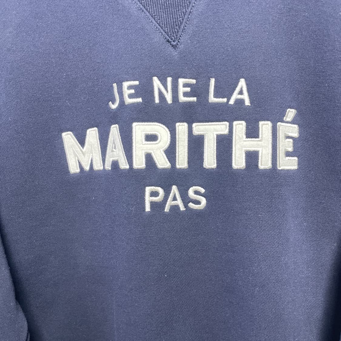 마리떼 프랑소와 저버 네이비 크롭 맨투맨 네이비 상품이미지3