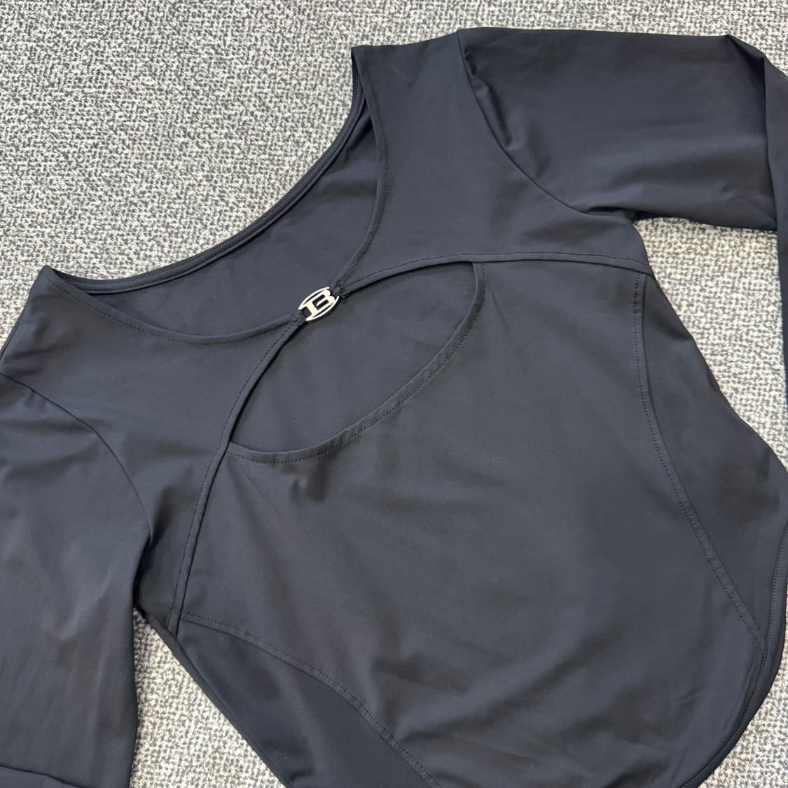 본투윈 B 버클 컷아웃 롱 슬리브 상품이미지2