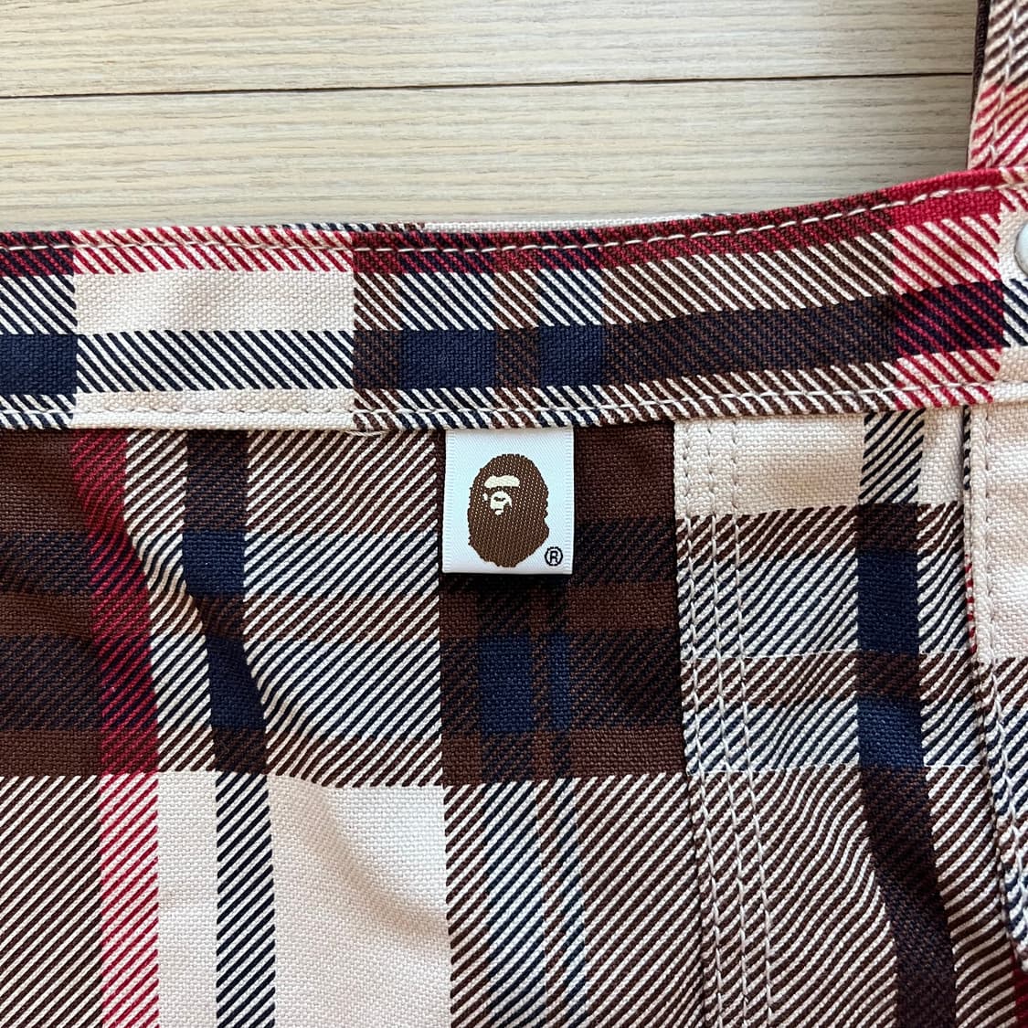 베이프 체크 크로스백 상품이미지2