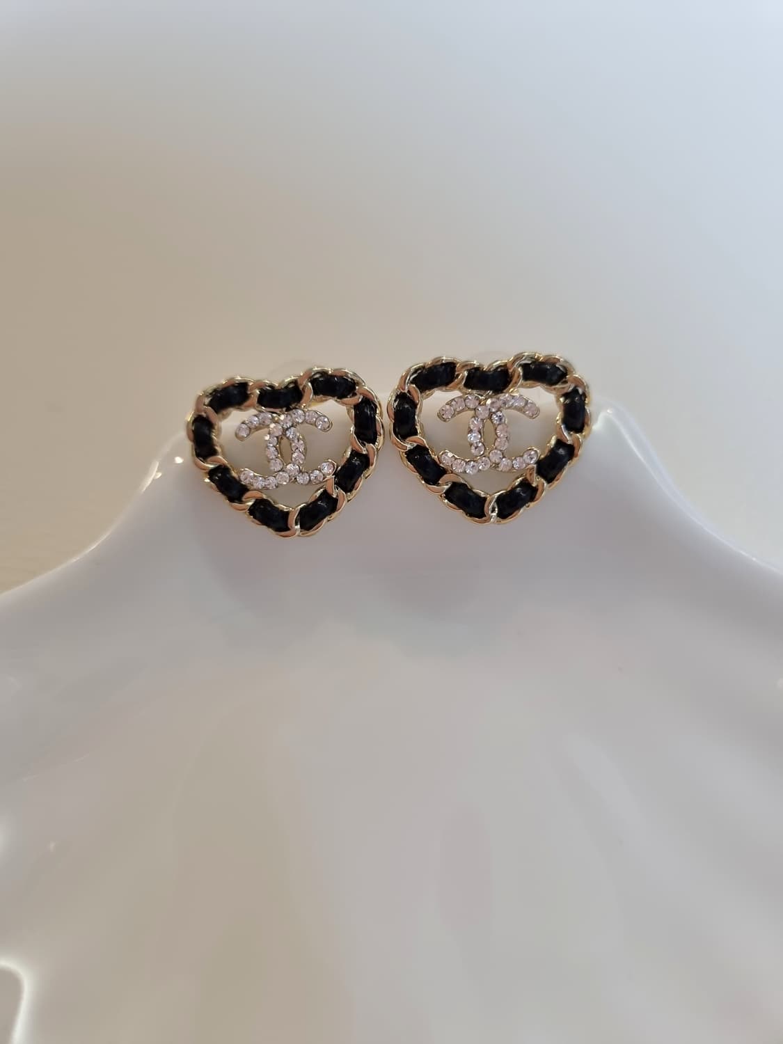 샤넬 가죽체인하트 CC로고 귀걸이 업사이클링 상품이미지1