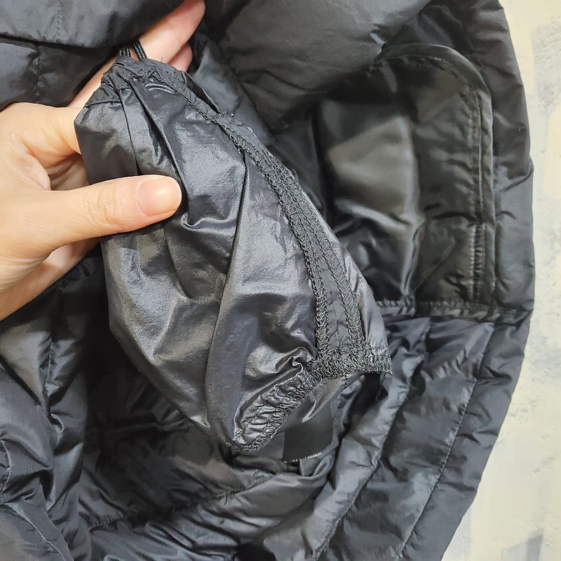 유니클로 울트라라이트다운 베스트 블랙  상품이미지4