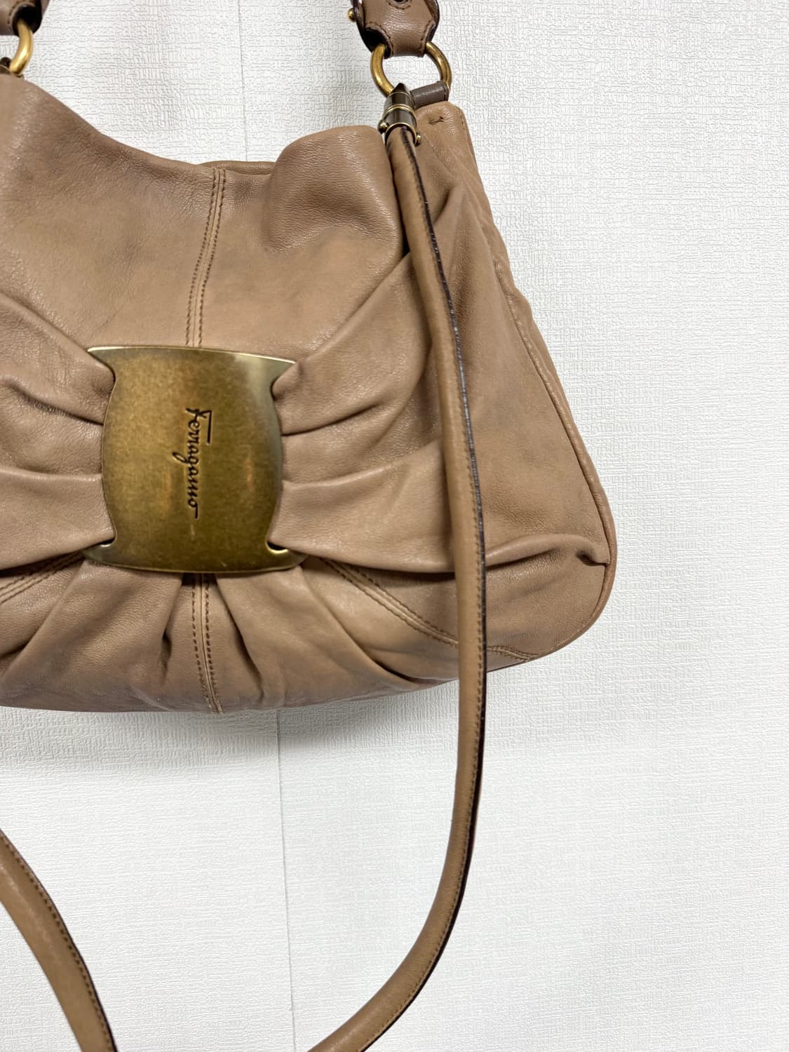 살바토레 페레가모 호보백 상품이미지2