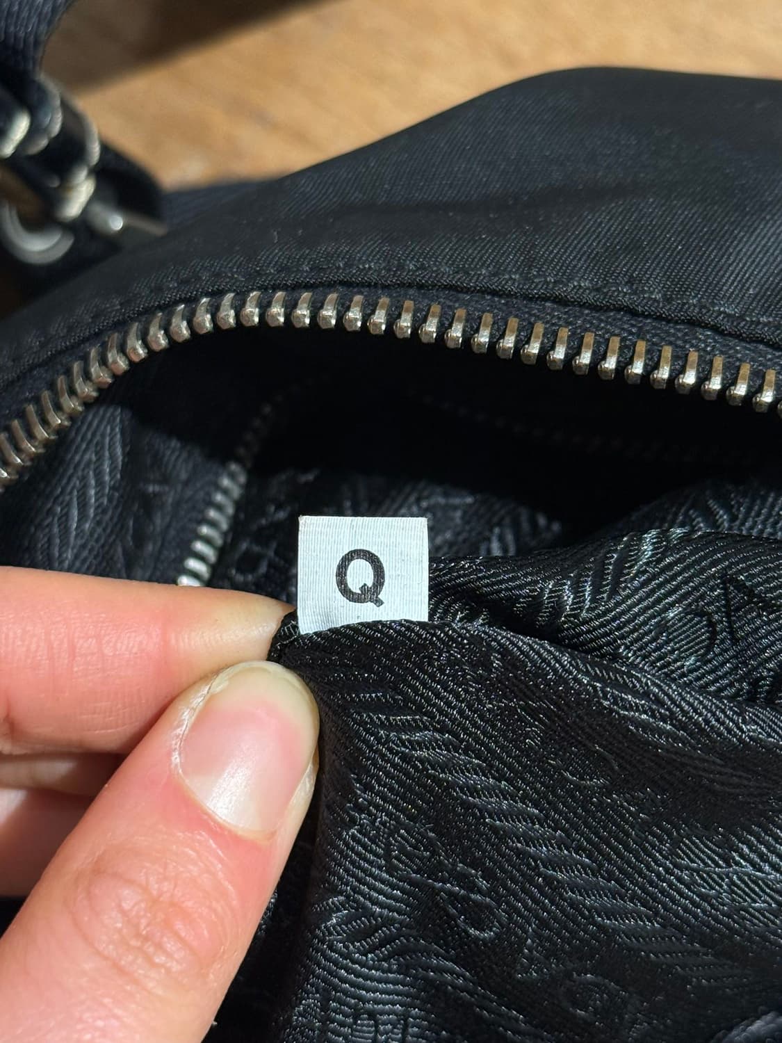 프라다 블랙 포코노 테수토 나일론 숄더백 상품이미지9