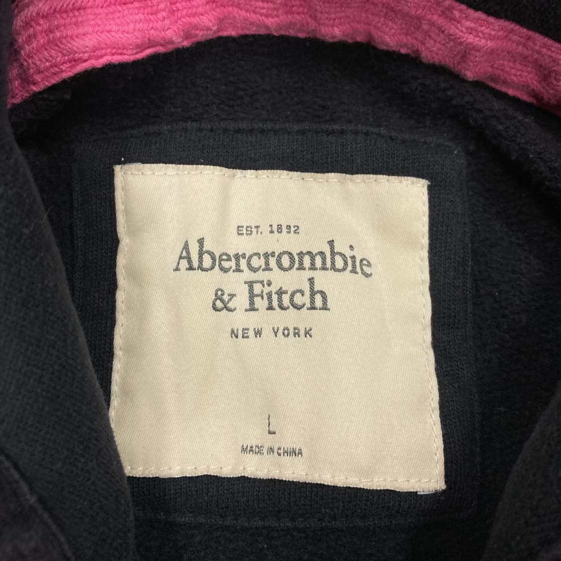 아베크롬비 네이비 컬러 스펠아웃 빅로고 후드티 상품이미지3