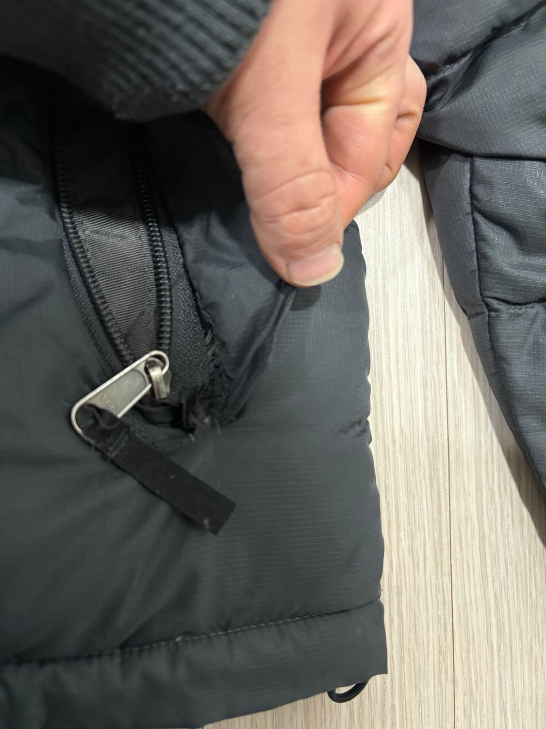 노스페이스 눕시 700 구스 다운 자켓 다크 그레이 상품이미지10