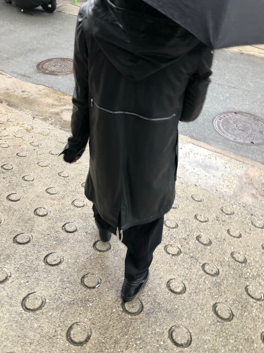 릭오웬스 20FW 비건 레더 피쉬테일 파카 상품이미지2