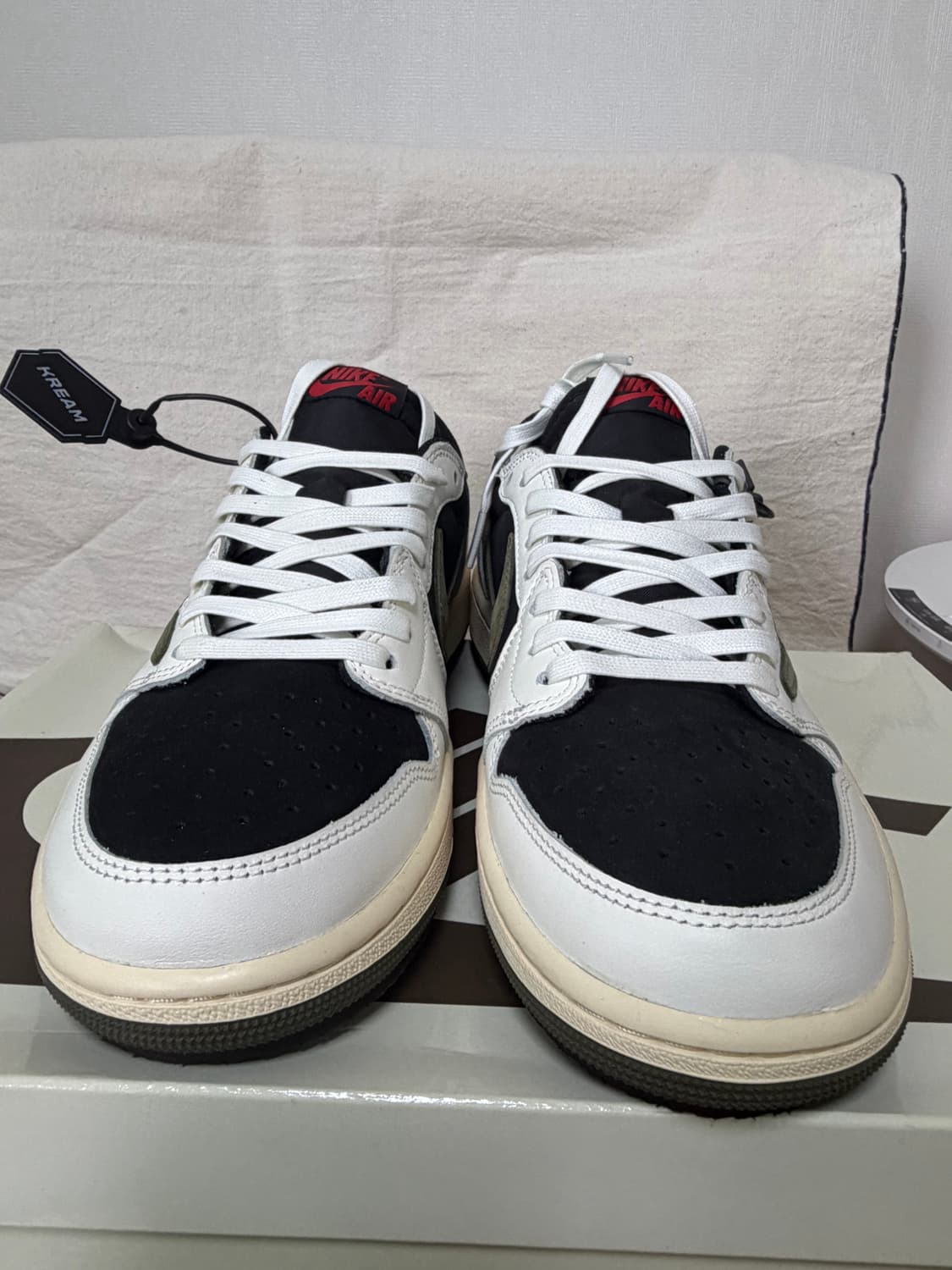 나이키 조던1로우 트래비스스캇 미디엄 올리브 상품이미지1