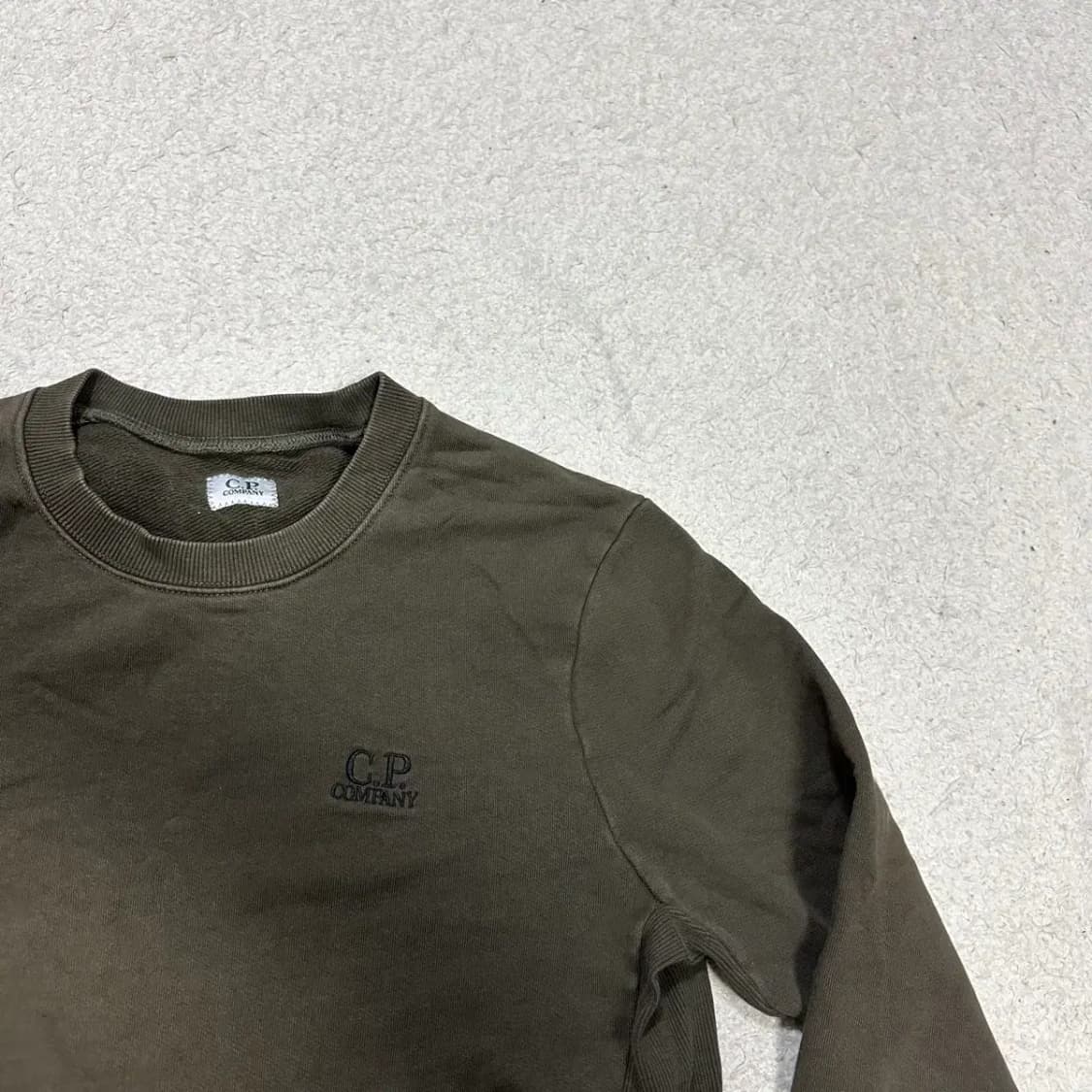 cp컴퍼니 맨투맨 카키 m 상품이미지2