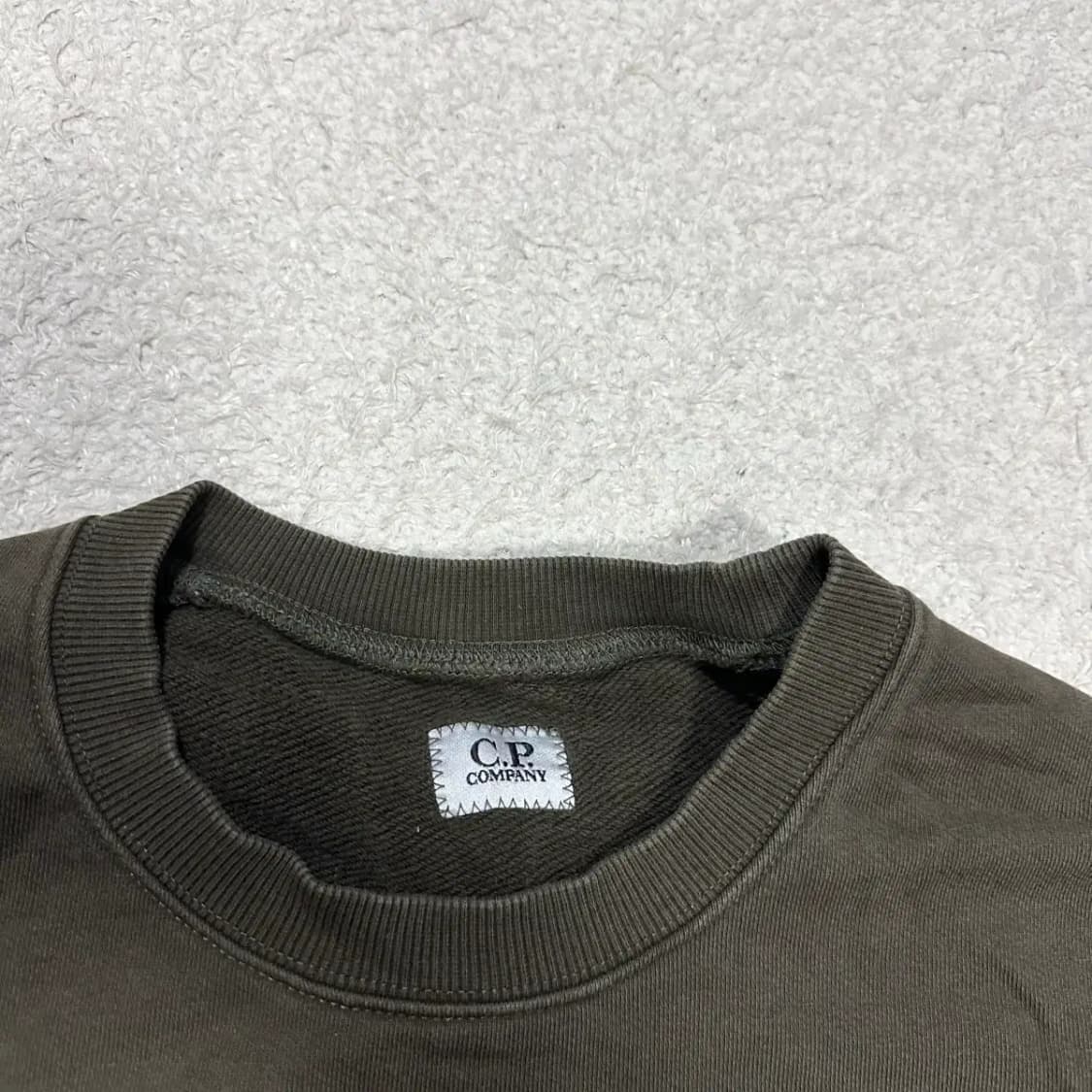 cp컴퍼니 맨투맨 카키 m 상품이미지3