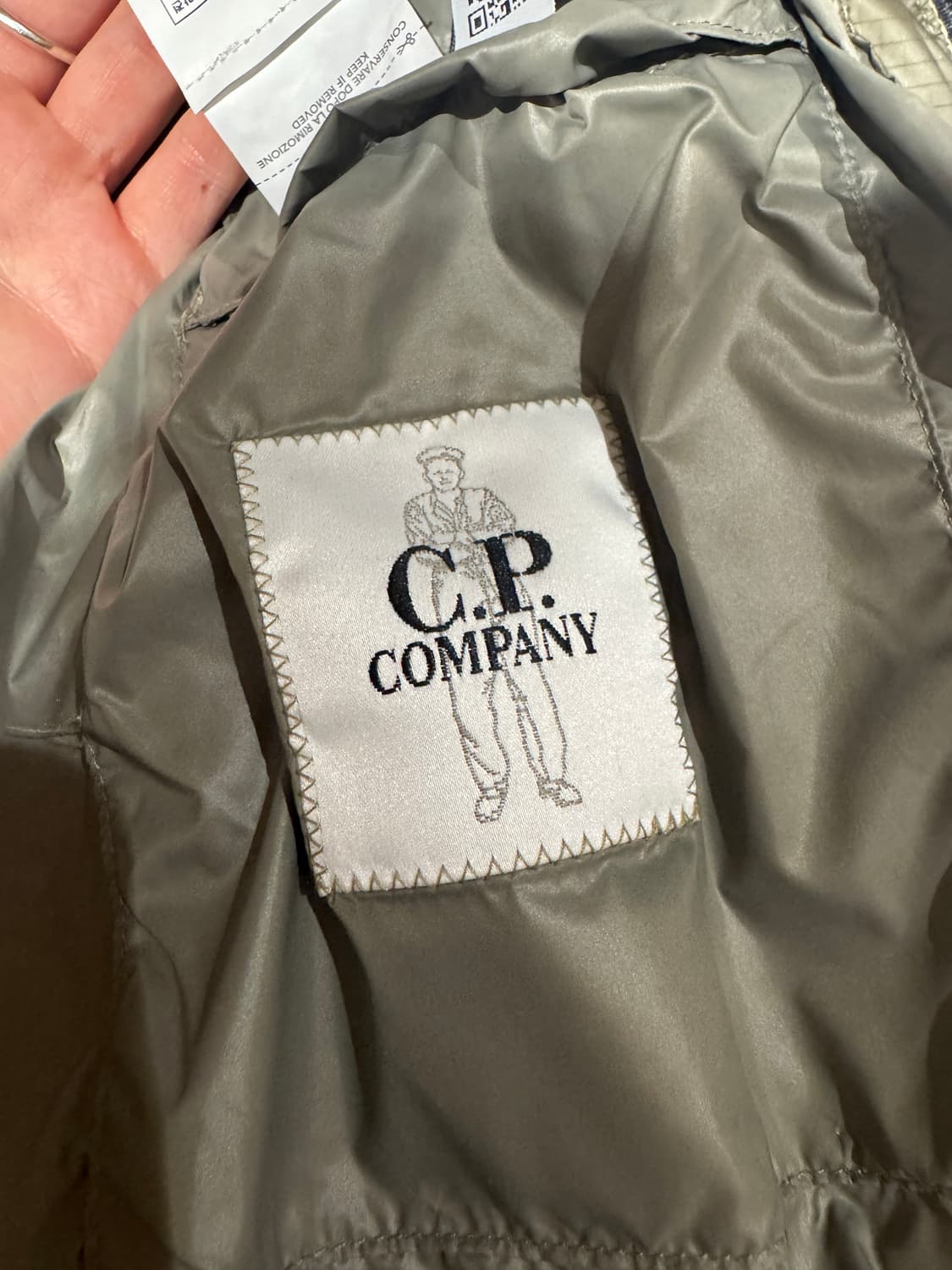 씨피컴퍼니 디디쉘 후드 다운 자켓 펀가이 그레이 - 25FW 상품이미지10