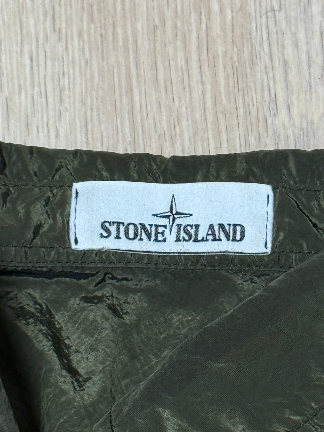 18ss 스톤아일랜드 나일론 메탈 오버셔츠 카키 L사이즈 상품이미지3