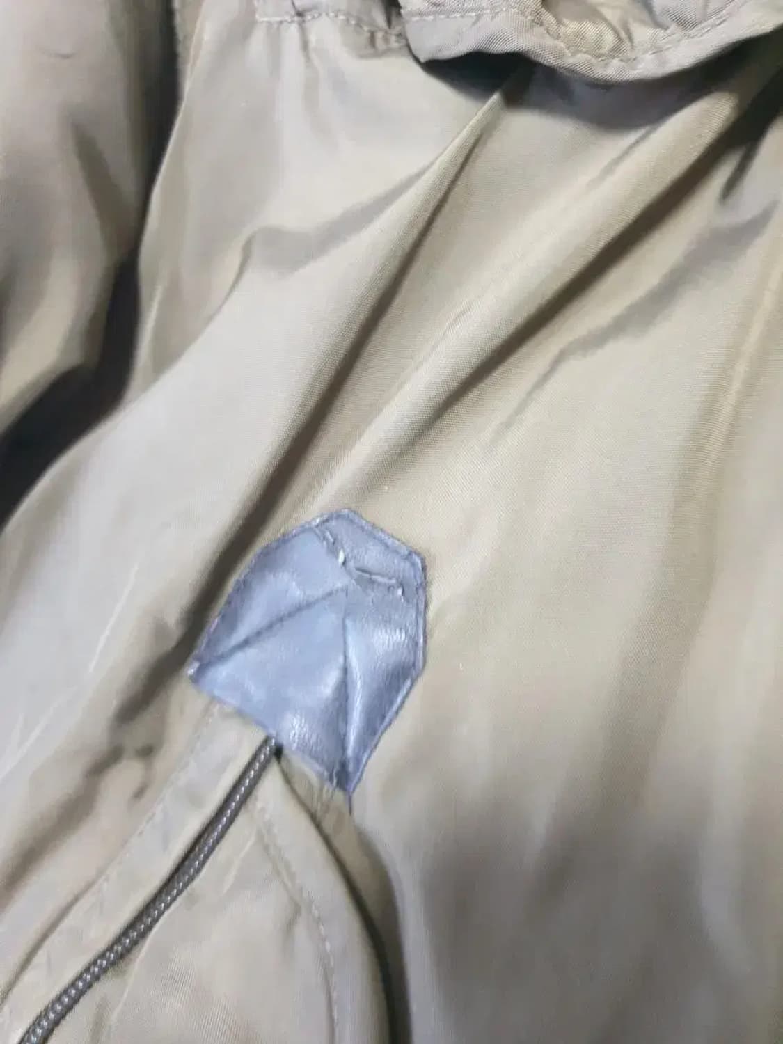 지오다노 카키 케이지 항공 숏패딩 상품이미지4