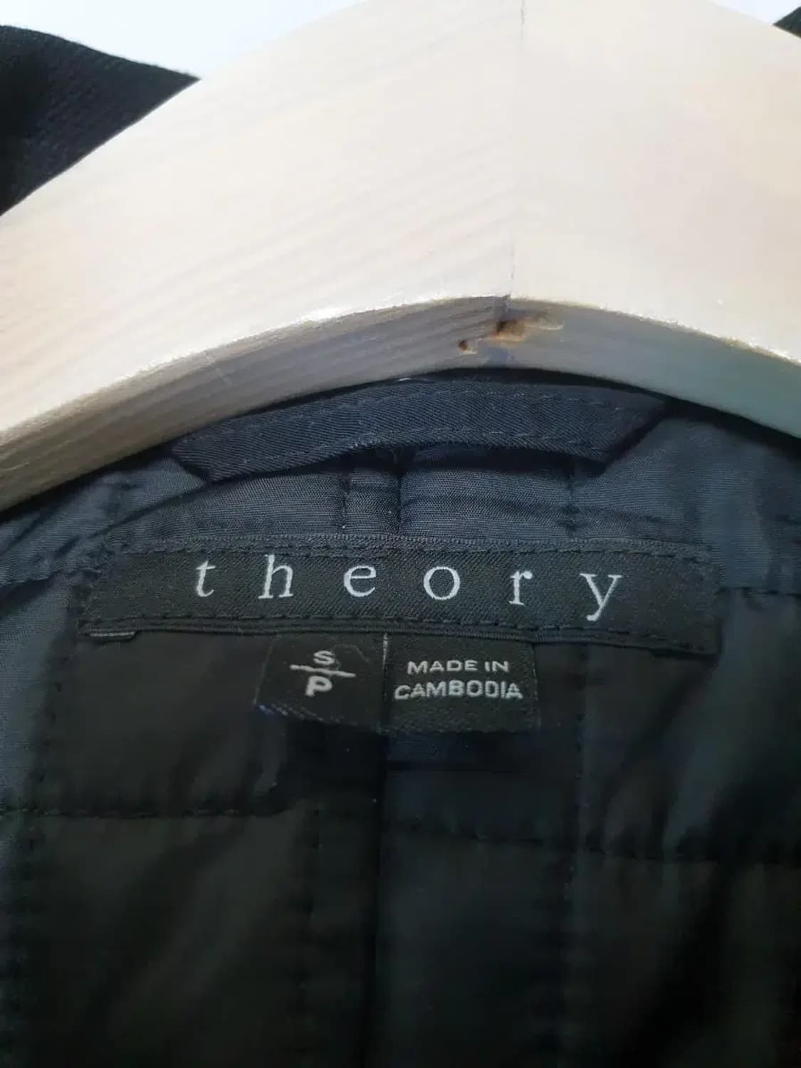 Theory 띠어리 블랙 누빔 코트 여성용 상품이미지3