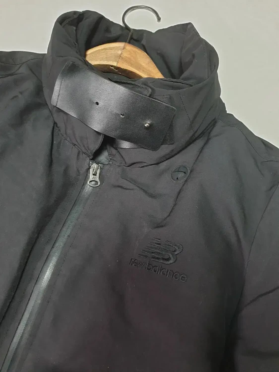 뉴발란스 블랙 무스탕 덕다운 패딩 상품이미지2